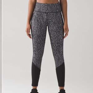 Lululemon Fit Physique Tights Size 6 in Jacquard Black and White Luon with Mesh